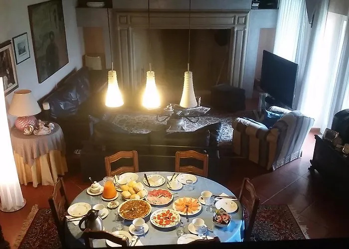 לינה וארוחת בוקר Ca Rossa 2*