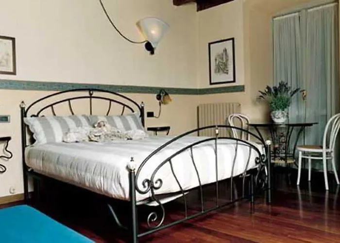 לינה וארוחת בוקר Ca Rossa 2*