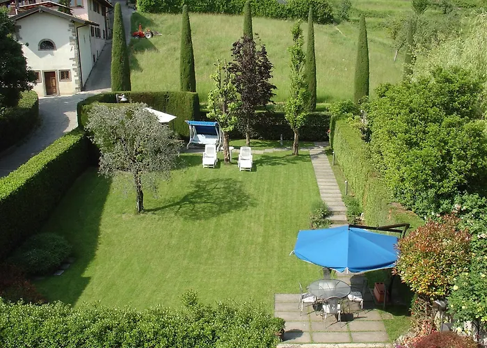 לינה וארוחת בוקר Ca Rossa 2*