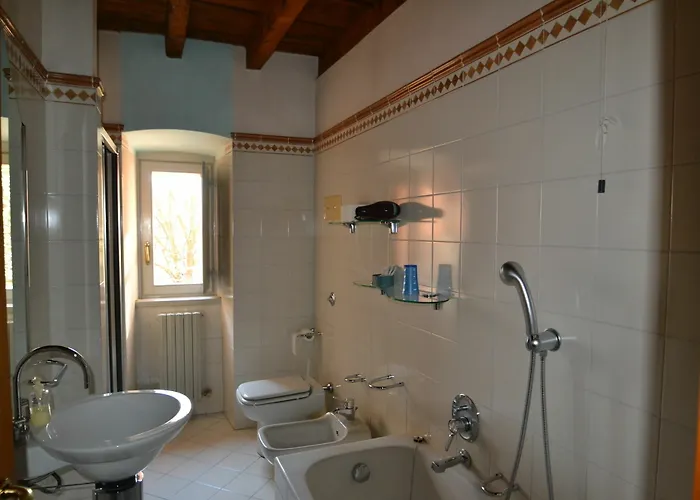 לינה וארוחת בוקר Ca Rossa 2*