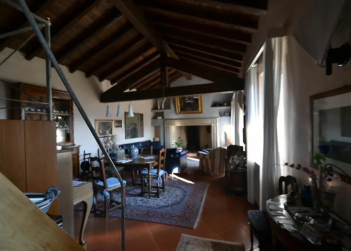 לינה וארוחת בוקר Ca Rossa 2*